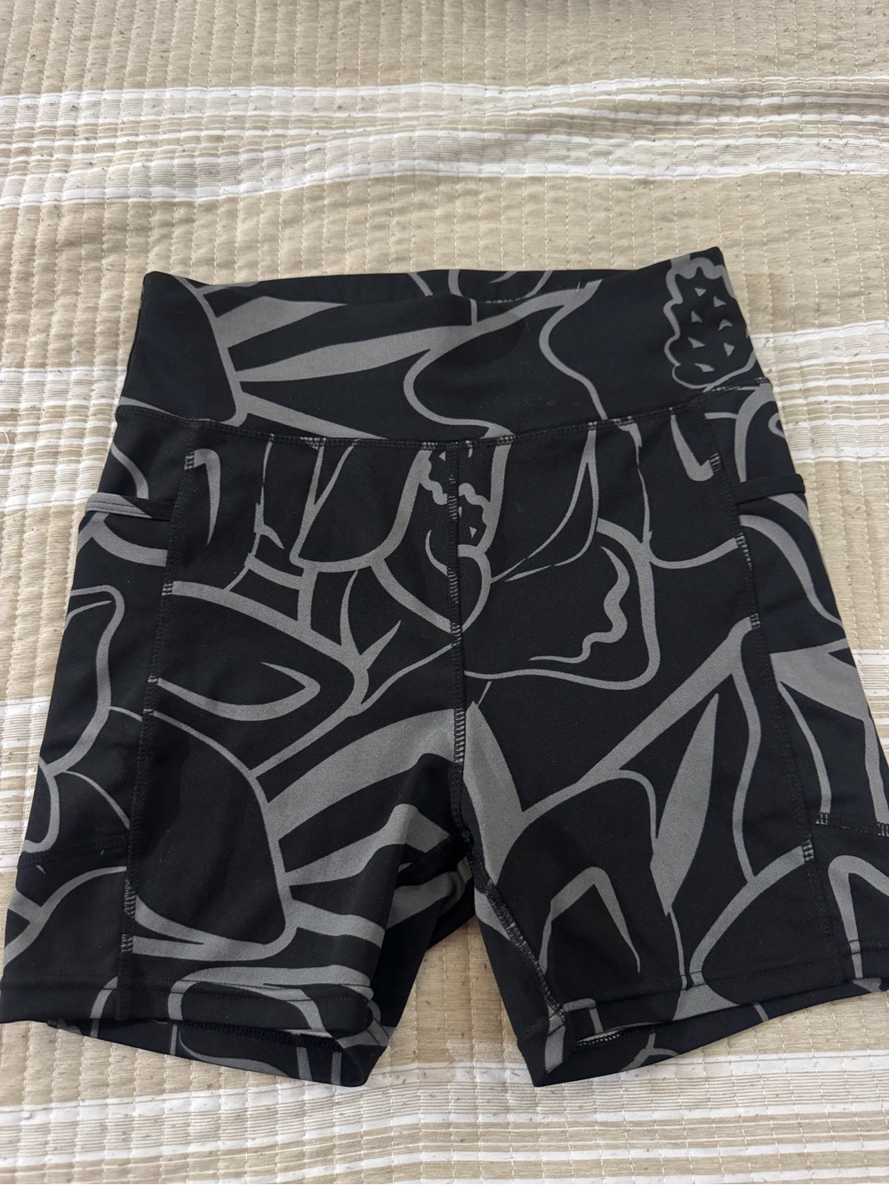 Pop fit black & Gray Abstract Print Athletic Bike Shorts